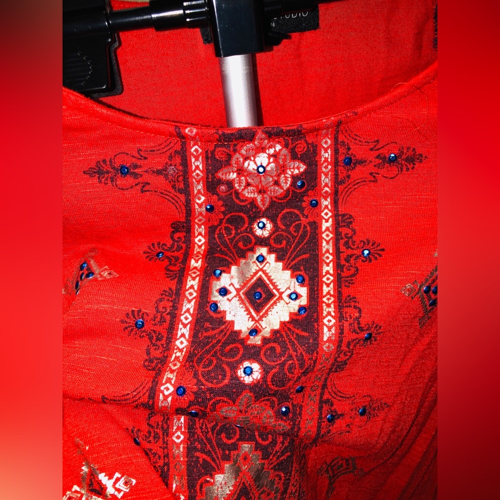 Red Embroidered Front Raglan Sleeve Top - Picture 2 of 6